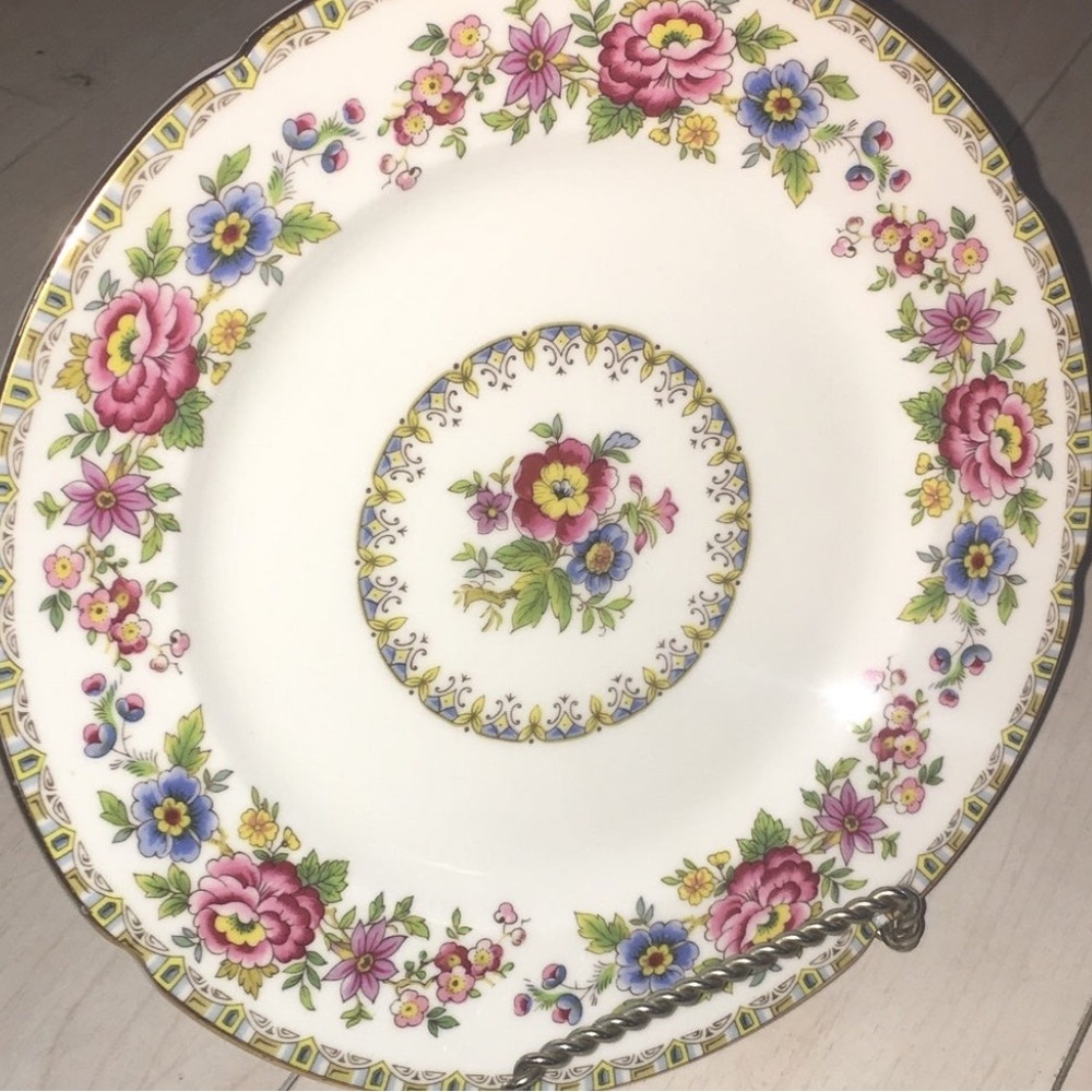 Royal Grafton (Royal Albert) “Malvern” Scalloped Salad/Dessert Plate (s) Vintage